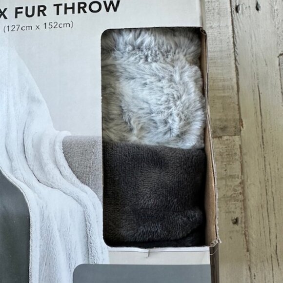 Berkshire Life Heated Luxe Faux Fur Throw 50" x 60" Grey Electric Blanket NEW - Picture 4 of 4